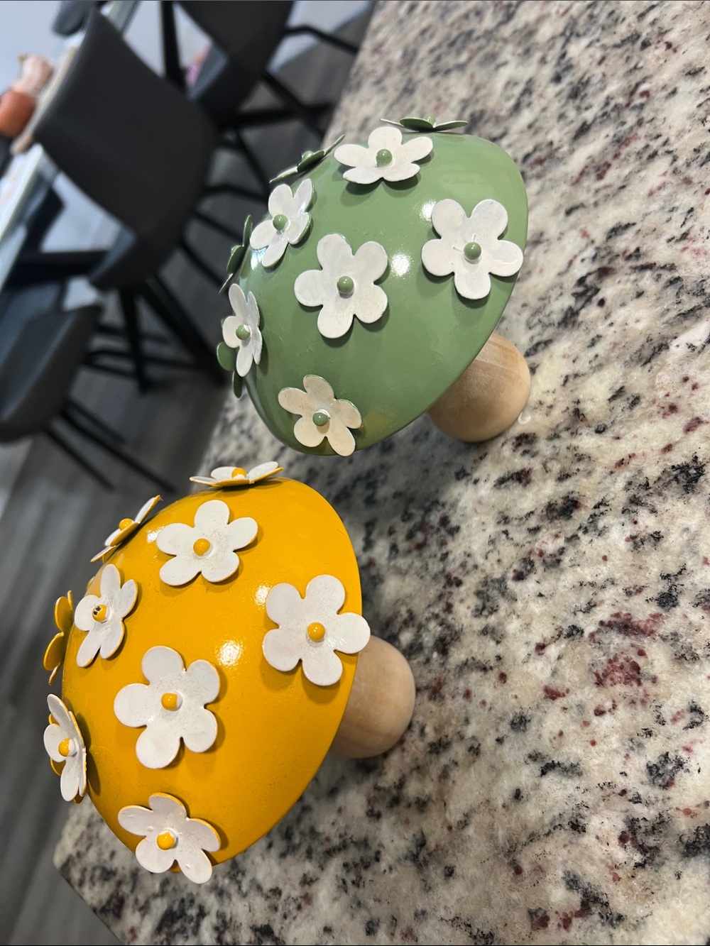 Decorative Daisy Mushroom Accent Set - Yellow & Green